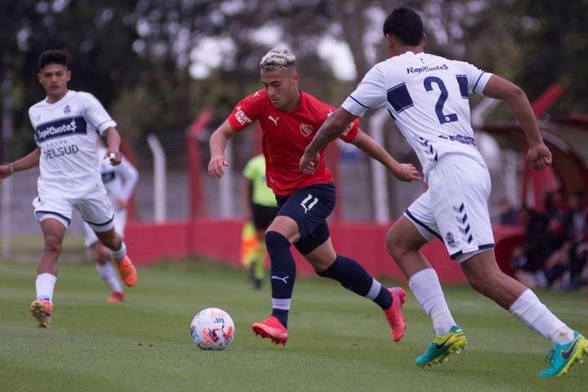 Reserva.- El equipo de Claudio González cayó por 1 a 0 ante Gimnasia en Villa Domínico.