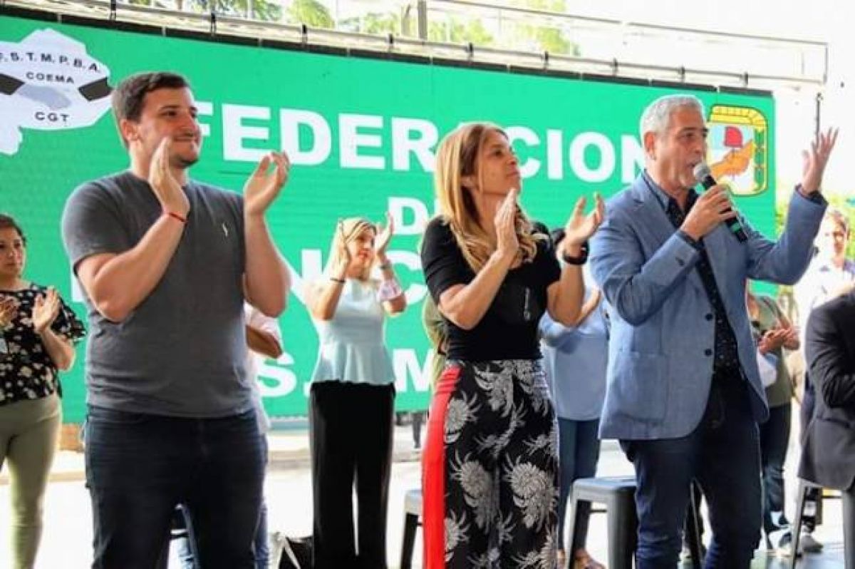 "#AVELLANEDA") Alejo Chornobroff @AleChornobroff · Les deseamos a nuestros vecinos y vecinas un feliz fin de año y un próspero año nuevo!