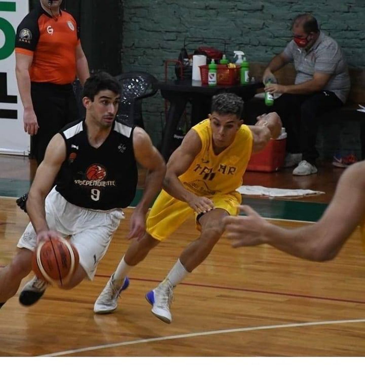 "BÁSQUET") #Independiente venció a El Talar por 73 a 67 en condición de visitante.