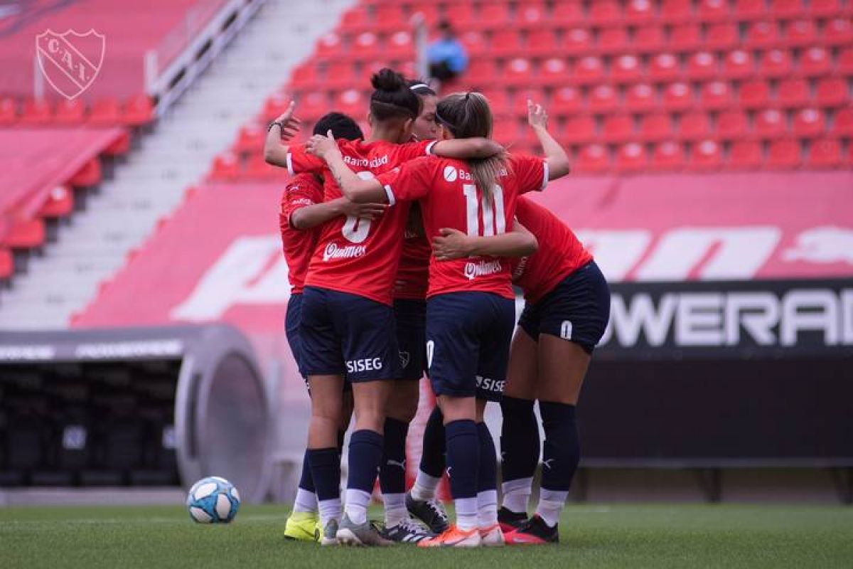 Las Diablas le ganaron 5 a 0 a Villa San Carlos y siguen entre los primeros puestos del campeonato.