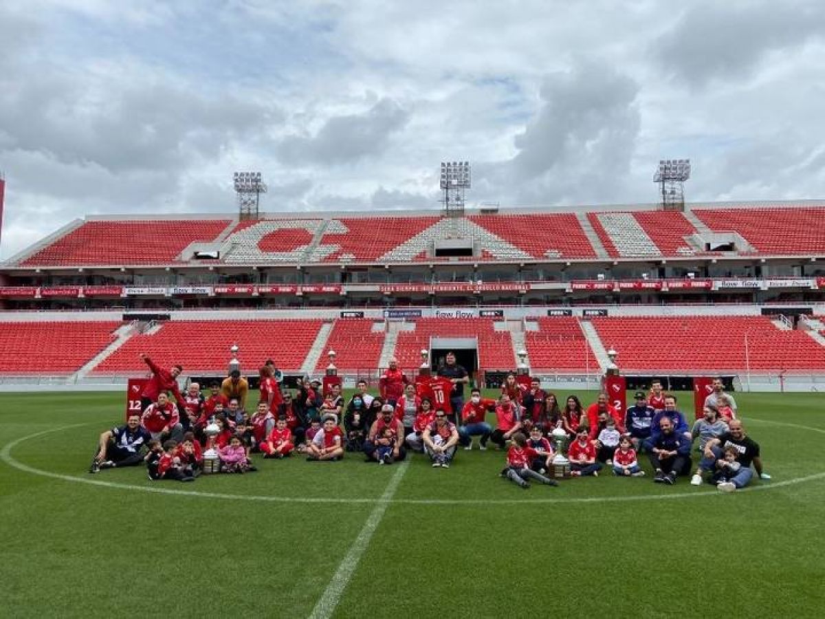 @Leandrototi Los socios y las socias disfrutando del Estadio Libertadores de América.