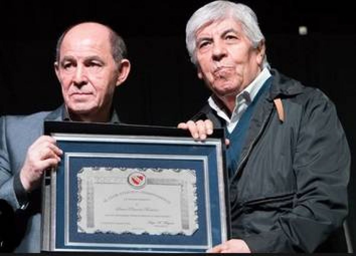 En el nombre del Bocha. Desde diciembre el Estadio de #Independiente pasará a llamarse "Libertadores de América - Ricardo Enrique Bochini".