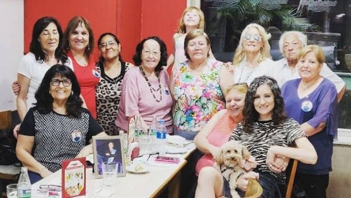 "#ARGENTINA") CLUB #RAPHAEL ARGENTINO. Les deseo un hermoso año y paz y salud para todos./ @RAPHAELartista @ClubRaphaelAr .-