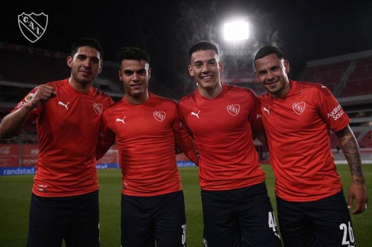 @JuanchiEgido18 Además del gran triunfo de #Independiente, se dieron tres debuts: Matías Sosa, Juan Román Zarza y Julián Romero.