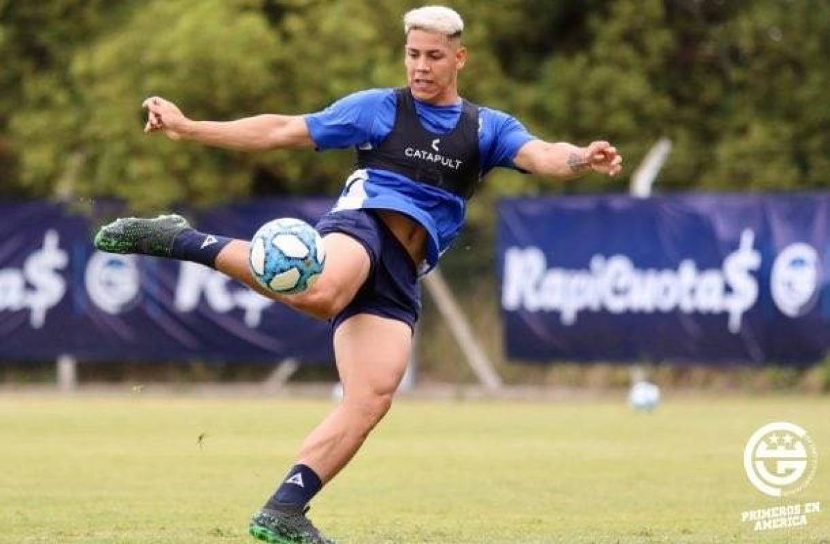 @GastonEdul Julio Falcioni va a dar el OK por Nicolás Contín si también llega un nueve que pida él.