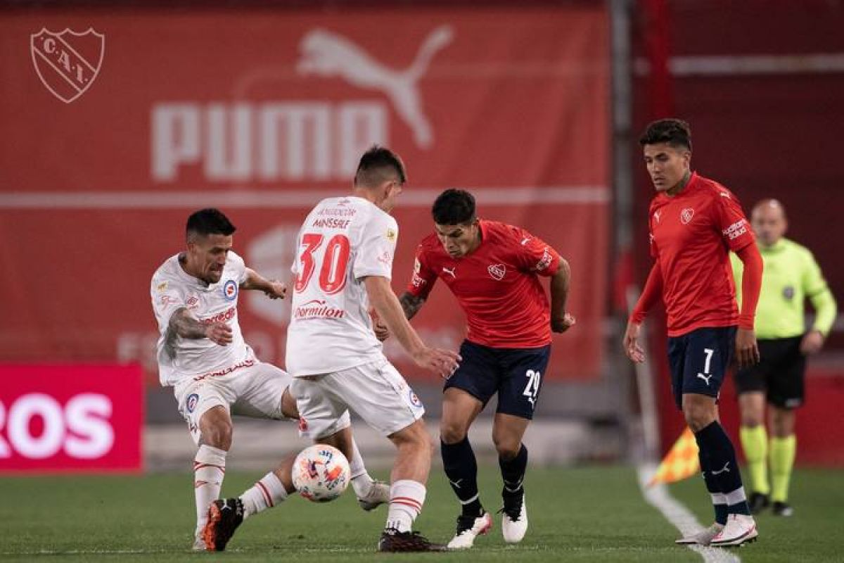 El 5 del Rey de Copas. Perro.  ¡A pensar en el jueves, #Independiente!