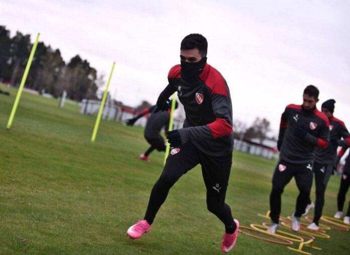 Fútbol Profesional, "Locoxelrojo") Testeos negativos y doble turno.-