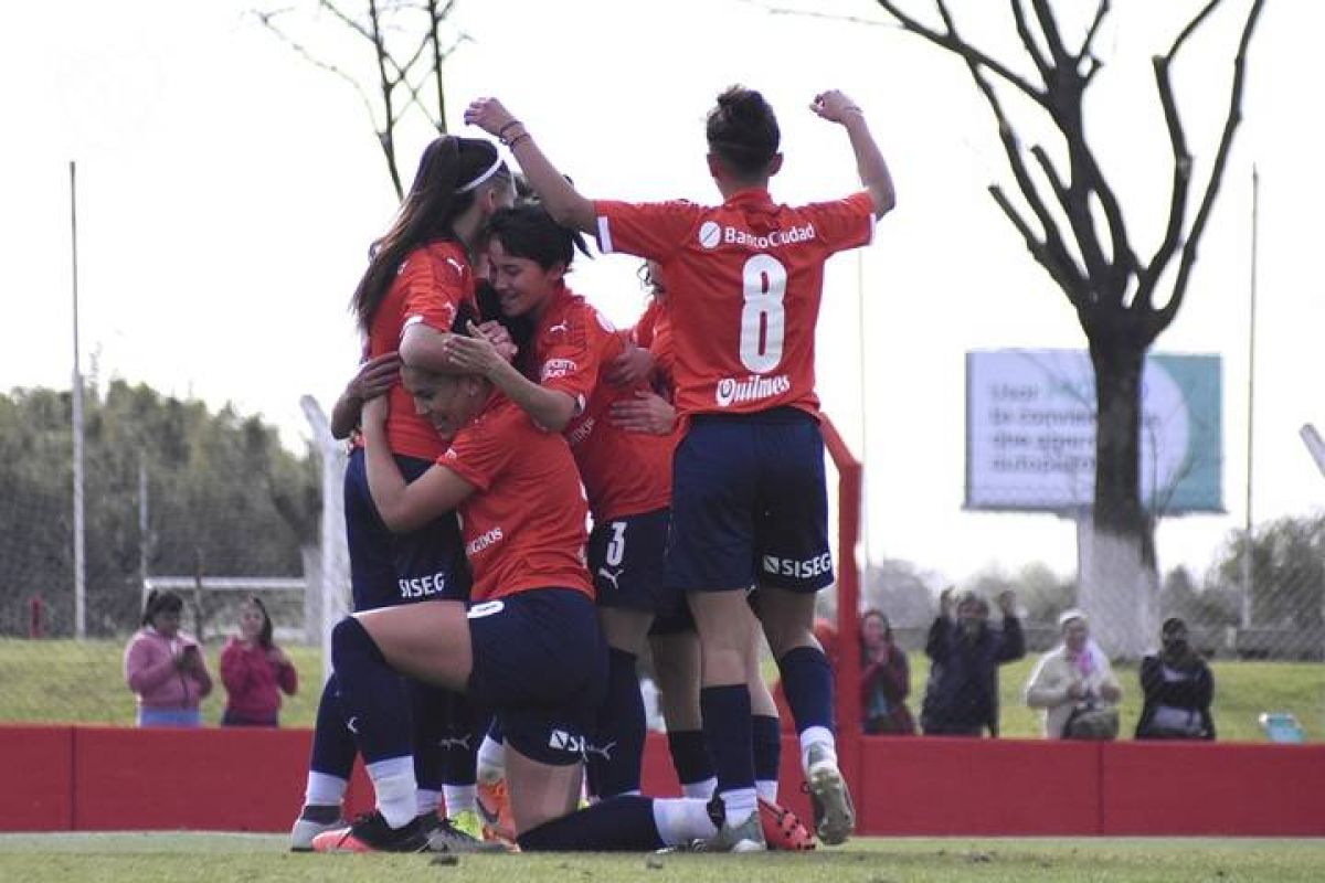 Las Diablas le ganaron 2 a 0 a Huracán y son las punteras del campeonato con puntaje ideal.