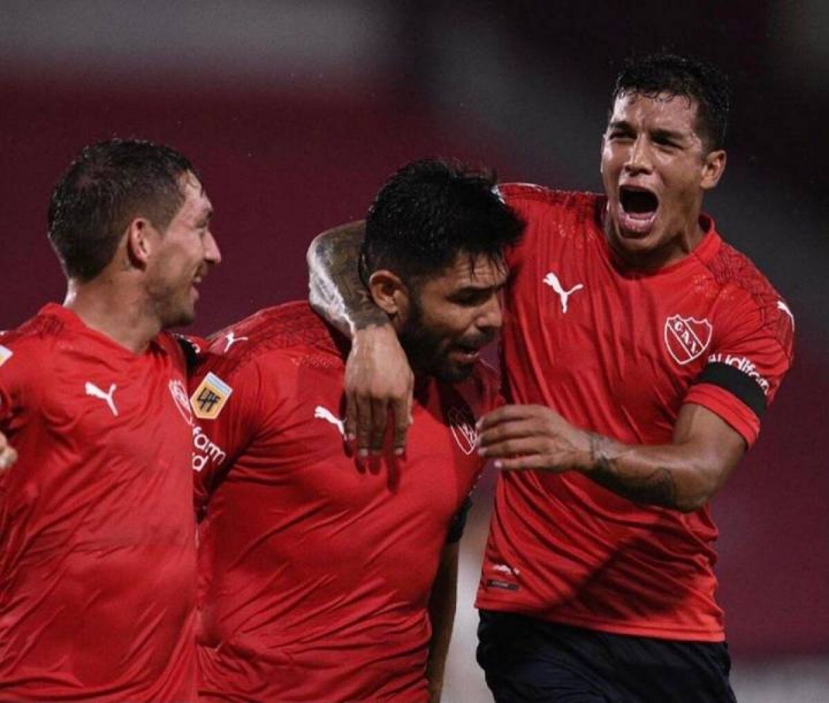 #Independiente aplastó 6-0 a Sarmiento y es puntero junto a Vélez.