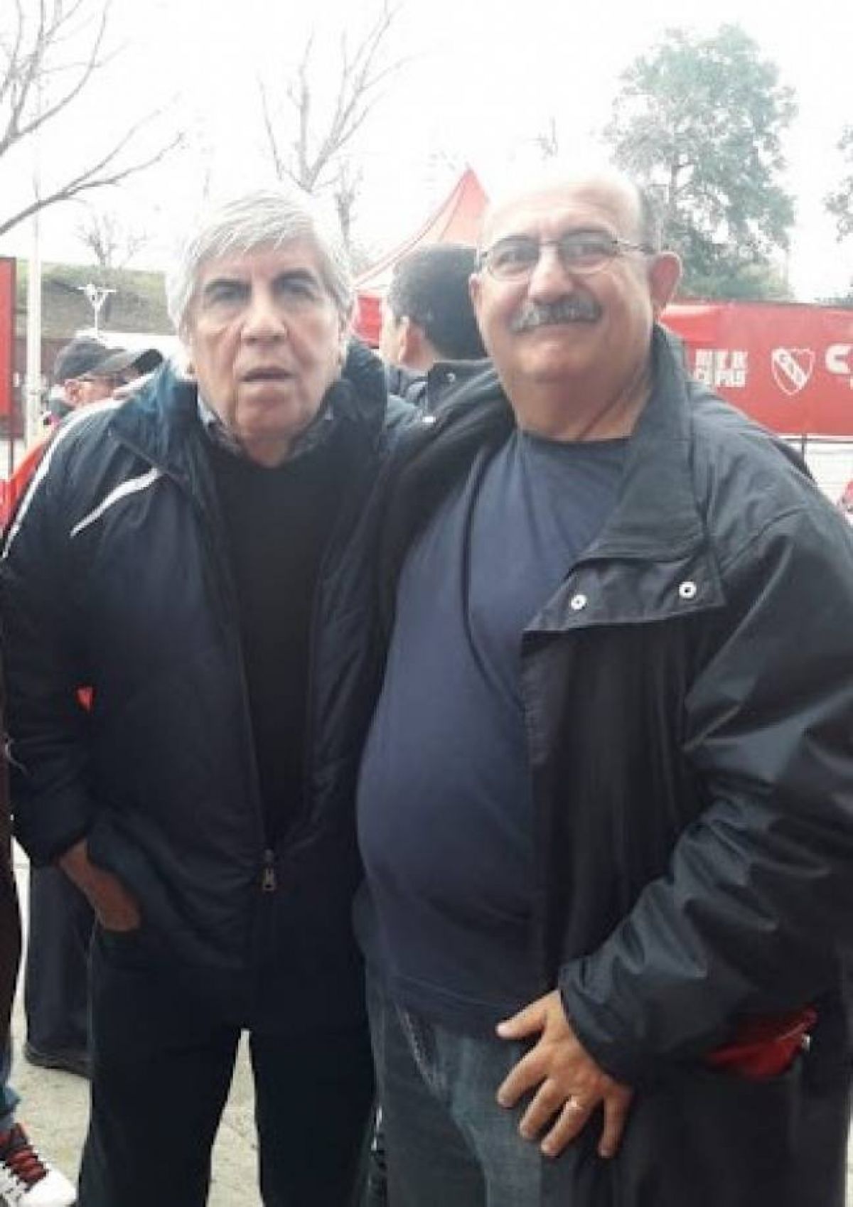 El Contador Ricardo #Pessagno, de la Agrupación "Movimiento #Independiente", saludó a Hugo Antonio #Moyano./ @hugoamoyano @RicardoPessagno .-