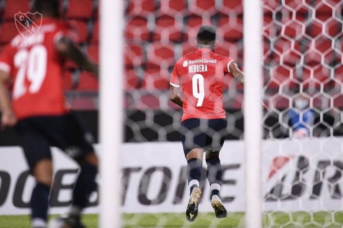 @Mati_Martinez Se vino el doble 9 y línea de 4! #Independiente formará con...