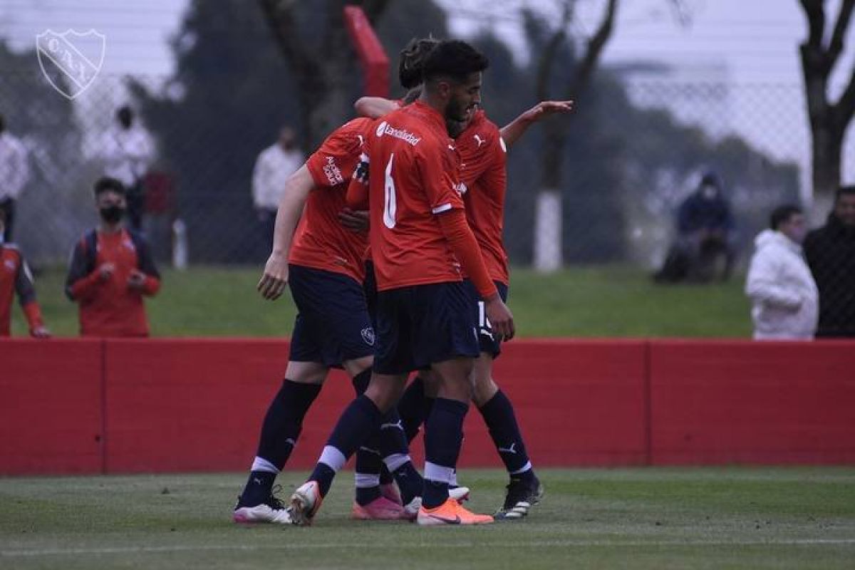 "VIVO" ) #ReservaLPF #Independiente visitará a Vélez esta tarde, desde las 14 horas en la Villa Olímpica.-