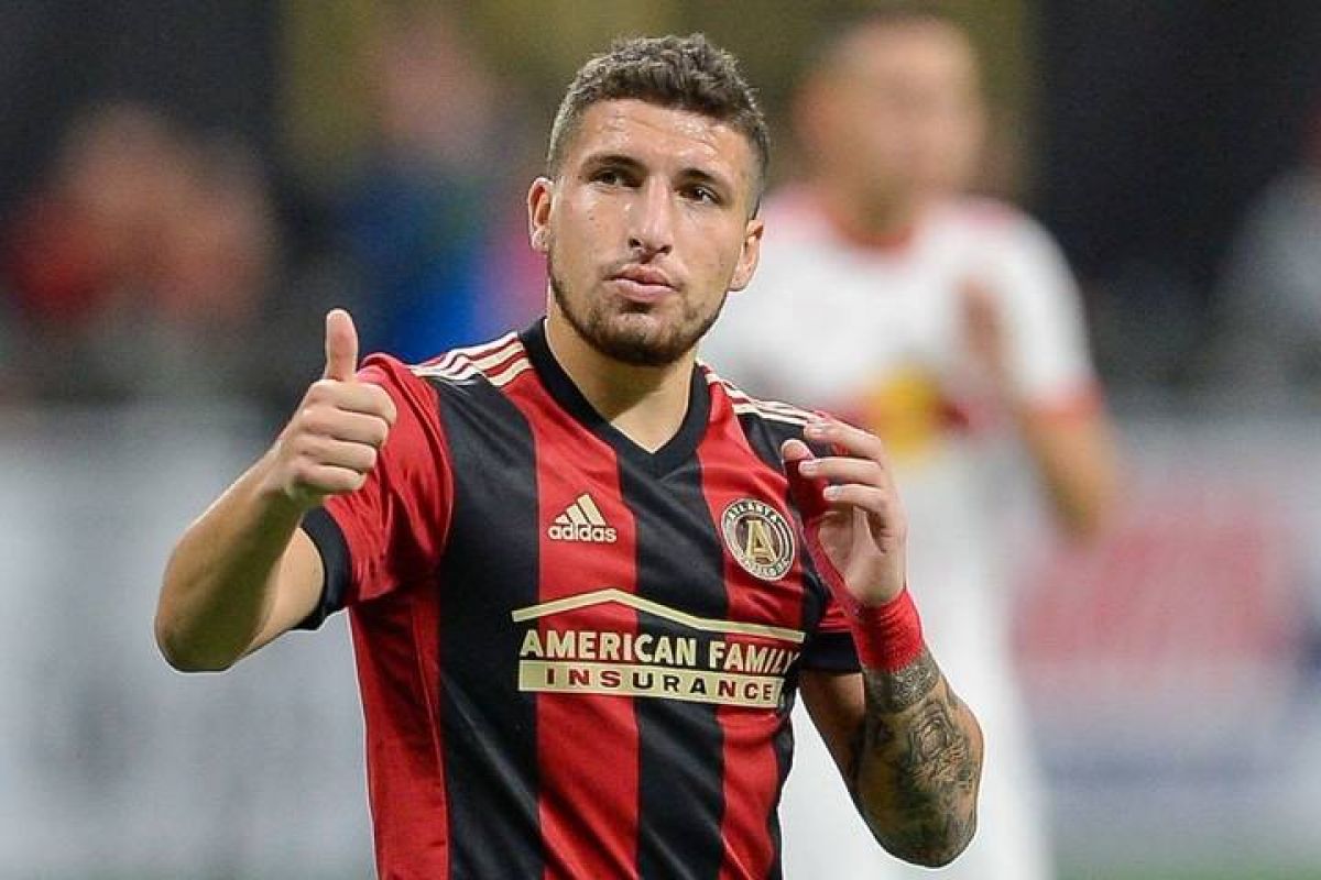 Eric Remedi aparece como otra alternativa para el puesto de volante central. #Independiente.