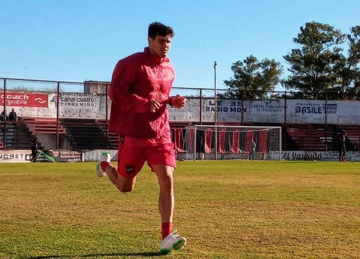@ManuelRMella Ezequiel ) Muñoz pidió permiso a Independiente y al equipo de Pergamino...