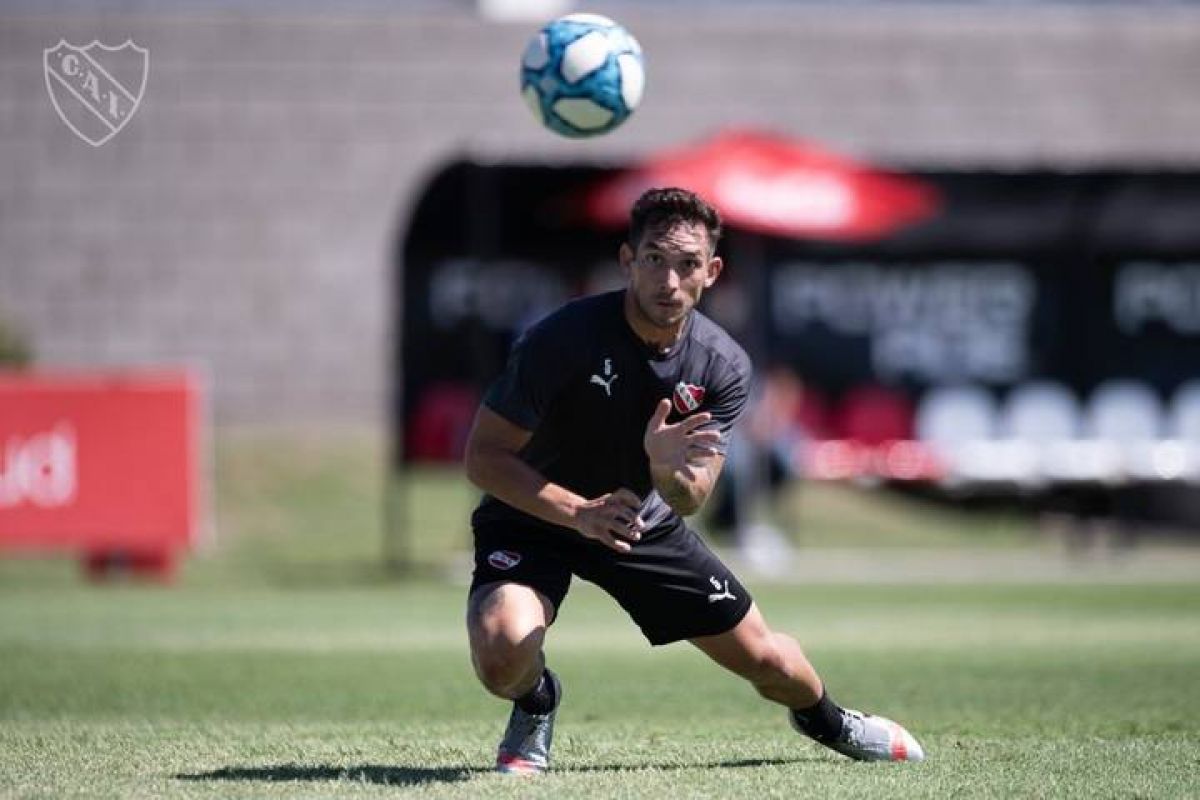 Sintonía Roja @SintoniaRojaOK Los futbolistas realizaron trabajos físicos en campo.