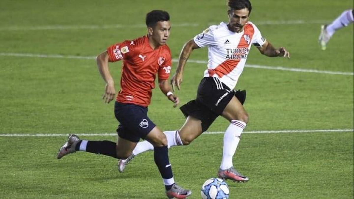 @Mati_Martinez) Alan Velasco será titular en Santa Fe