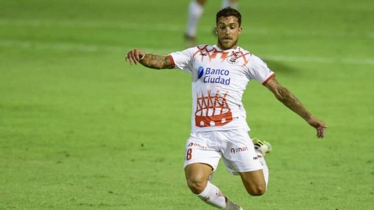 @Mati_Martinez #Huracan espera incorporar un volante central para liberar a Adrian Arregui.