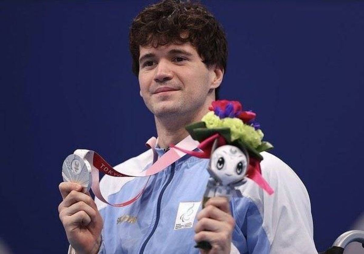 ¡UN #ORGULLONACIONAL! Matías De Andrade, nadador de #Independiente, se quedó con la medalla de plata...