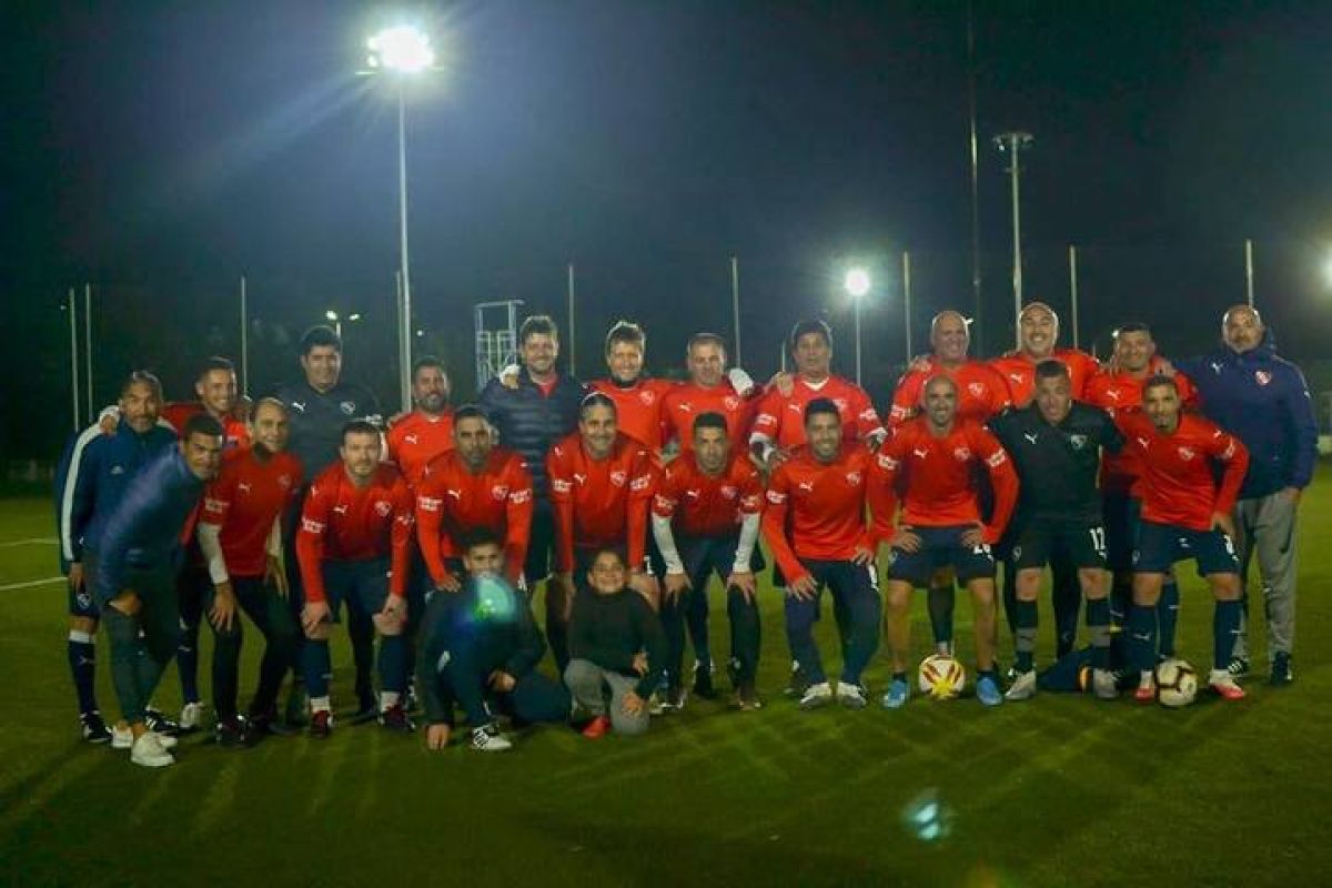 "#INDEPENDIENTE DE #AVELLANEDA". "PERSONAJES BAJO LAS VISERAS". www.elgrancampeon.com.ar .-