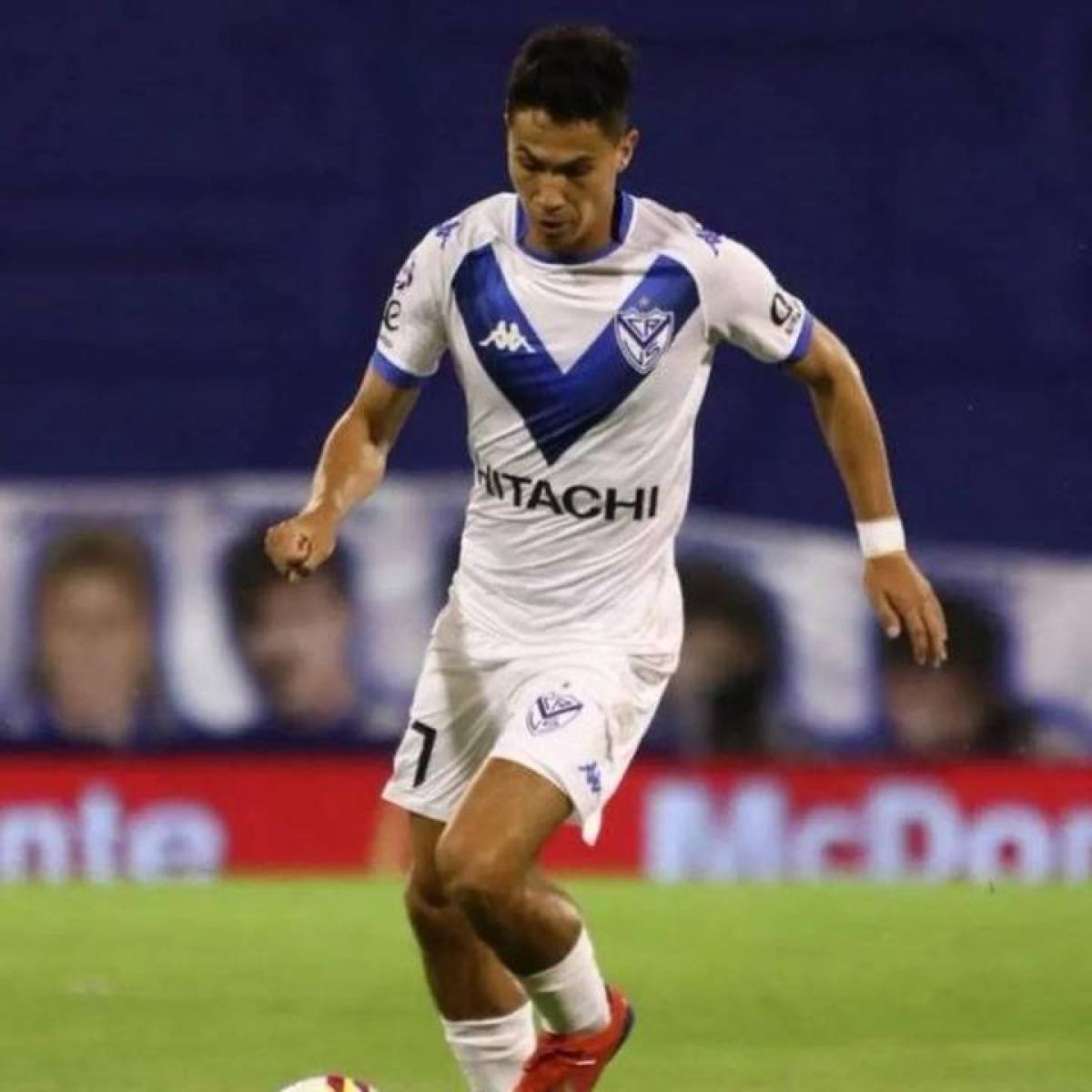 @gastonedul ) Vélez le ofreció un nuevo contrato pero creen que el jugador prefiere jugar afuera del país.