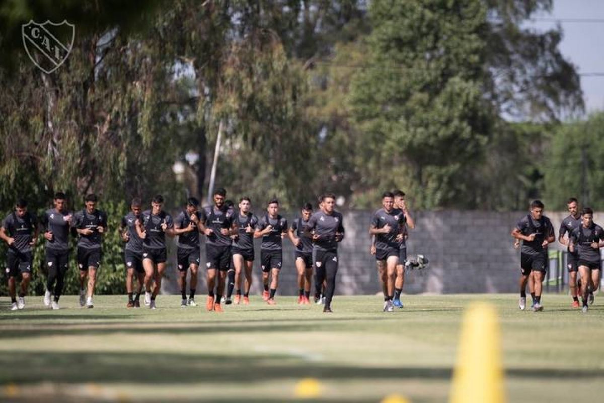 @calderadiablo El plantel de #Independiente entrenó en Dominico...