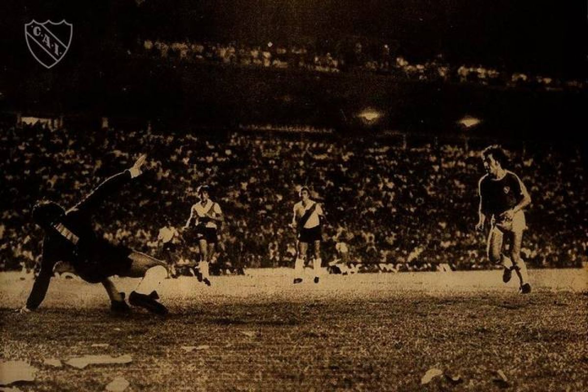 @Independiente #UnDíaComoHoy, en 1979, el Maestro tuvo una actuación histórica y nos quedamos con el Nacional 78'.