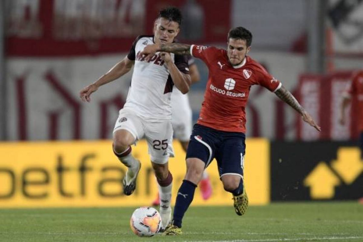"#BRAZIL") Inter assina pré-contrato com Bustos e negocia liberação do lateral com o Independiente .