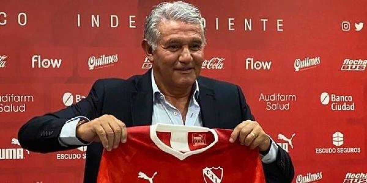 "#INDEPENDIENTE" VS. "#ARSENAL": JUGARON CON LAS DOS CAMISETAS.-