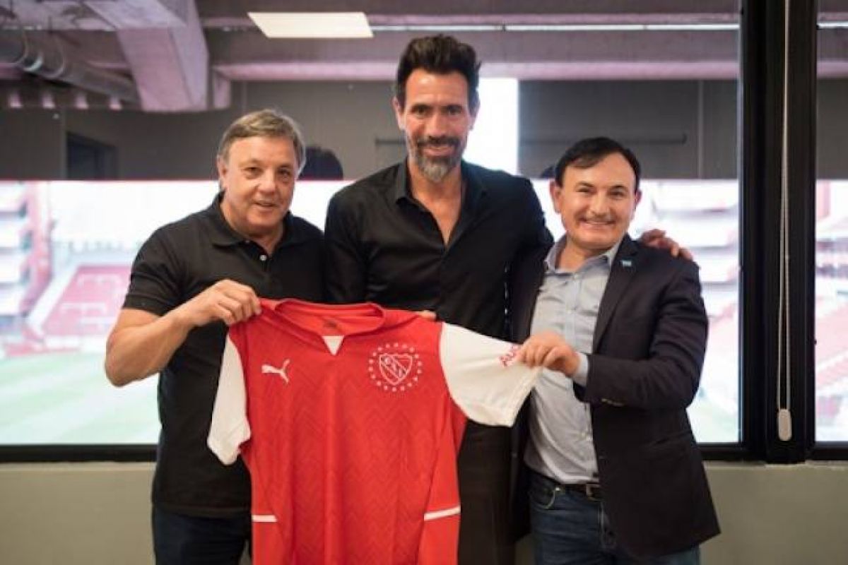 Daniel González @danosgonzalez · Bienvenido Eduardo Domínguez a @Independiente