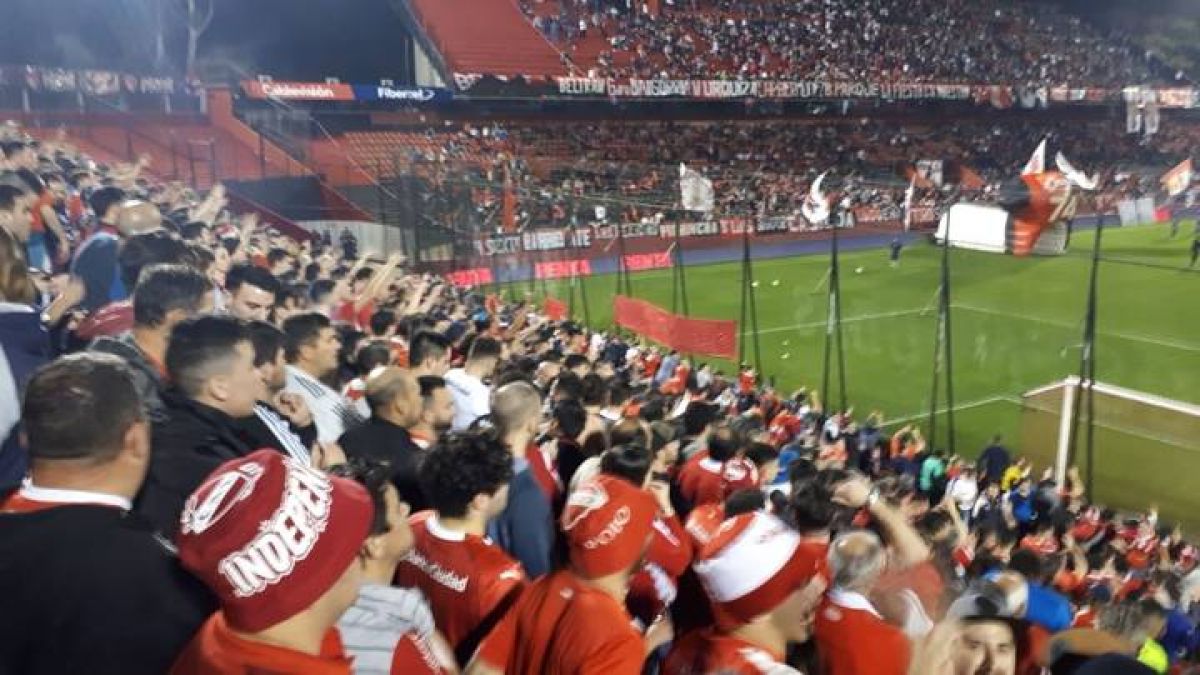 "GRAN CAMPEÓN") A LA ESPERA POR LOS HINCHAS.